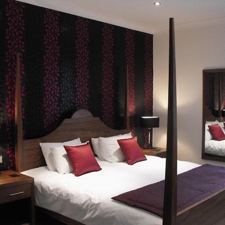 The Boleyn Hotel Staines-upon-Thames Exterior photo